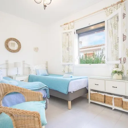 Cosy With Pool Ideal For Family & Sports Near In Port De شقة بويينسا